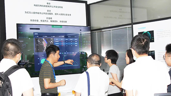 成都武侯區(qū)領(lǐng)導(dǎo)卓鋒率隊(duì)赴萬賓科技考察交流(圖2)